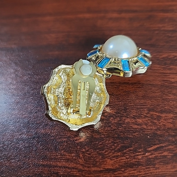 Vintage Ivana Trump Pearl/Turquoise Clip on Earrings - Picture 2 of 5